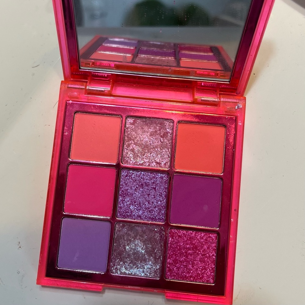 HUDA BEAUTY NEON PINK EYESHADOW PALLET 💗